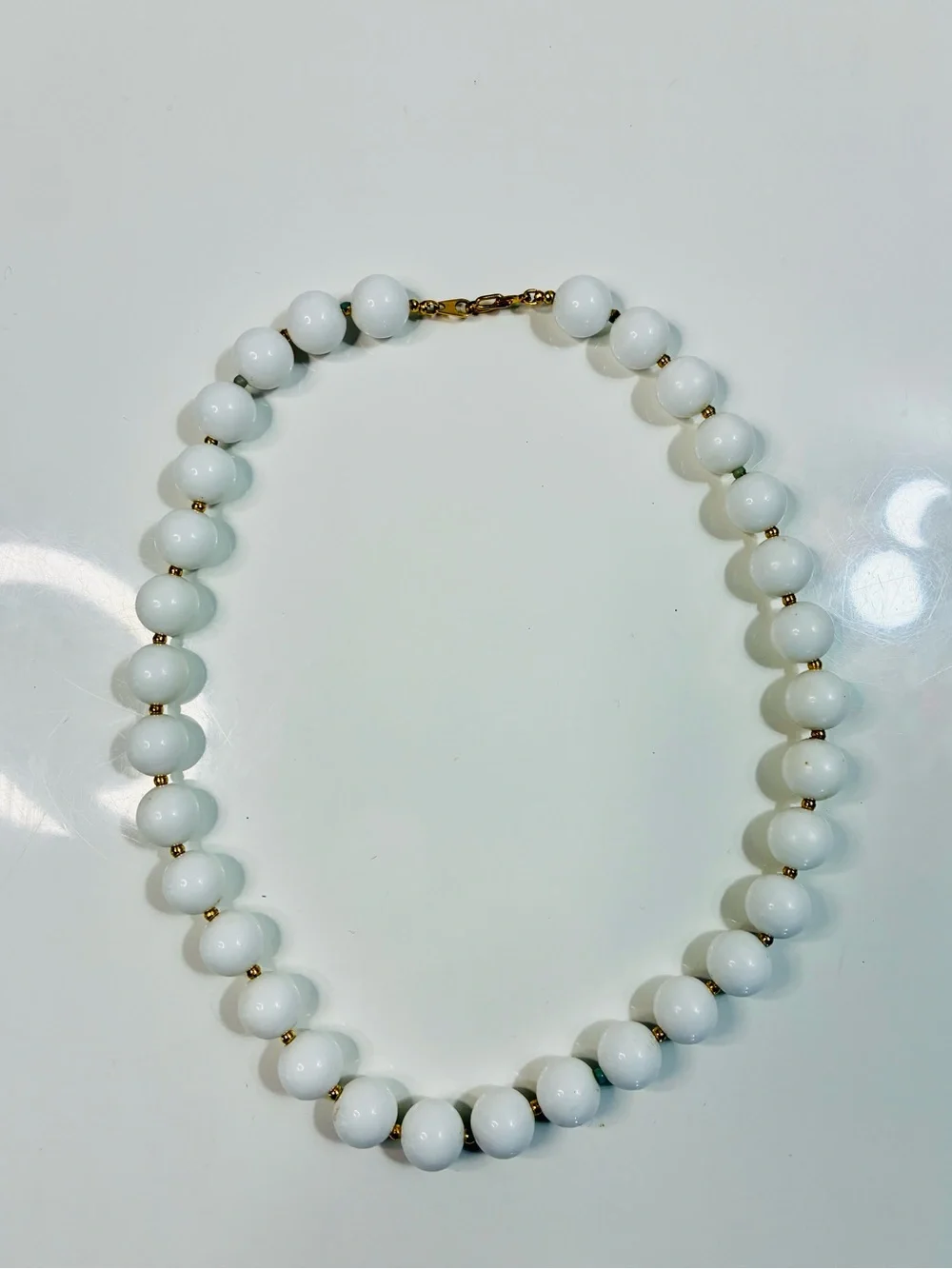 VTG Classic White Bead Necklace with Gold Accents Retro MCM Every Day Casual